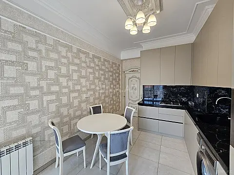 Satılır 2 otaqlı mənzil 72 m²