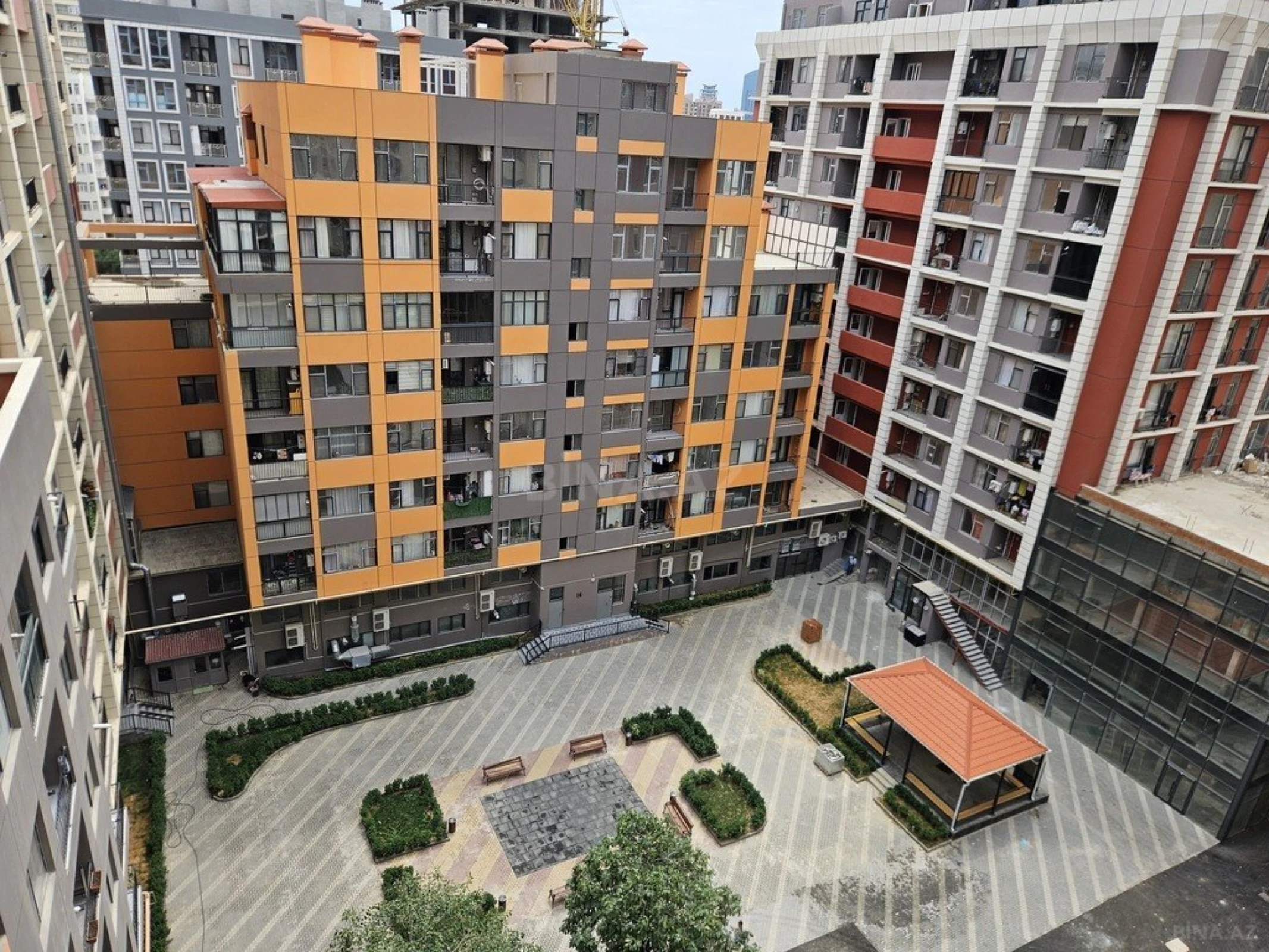 Satılır 2 otaqlı mənzil 72 m²