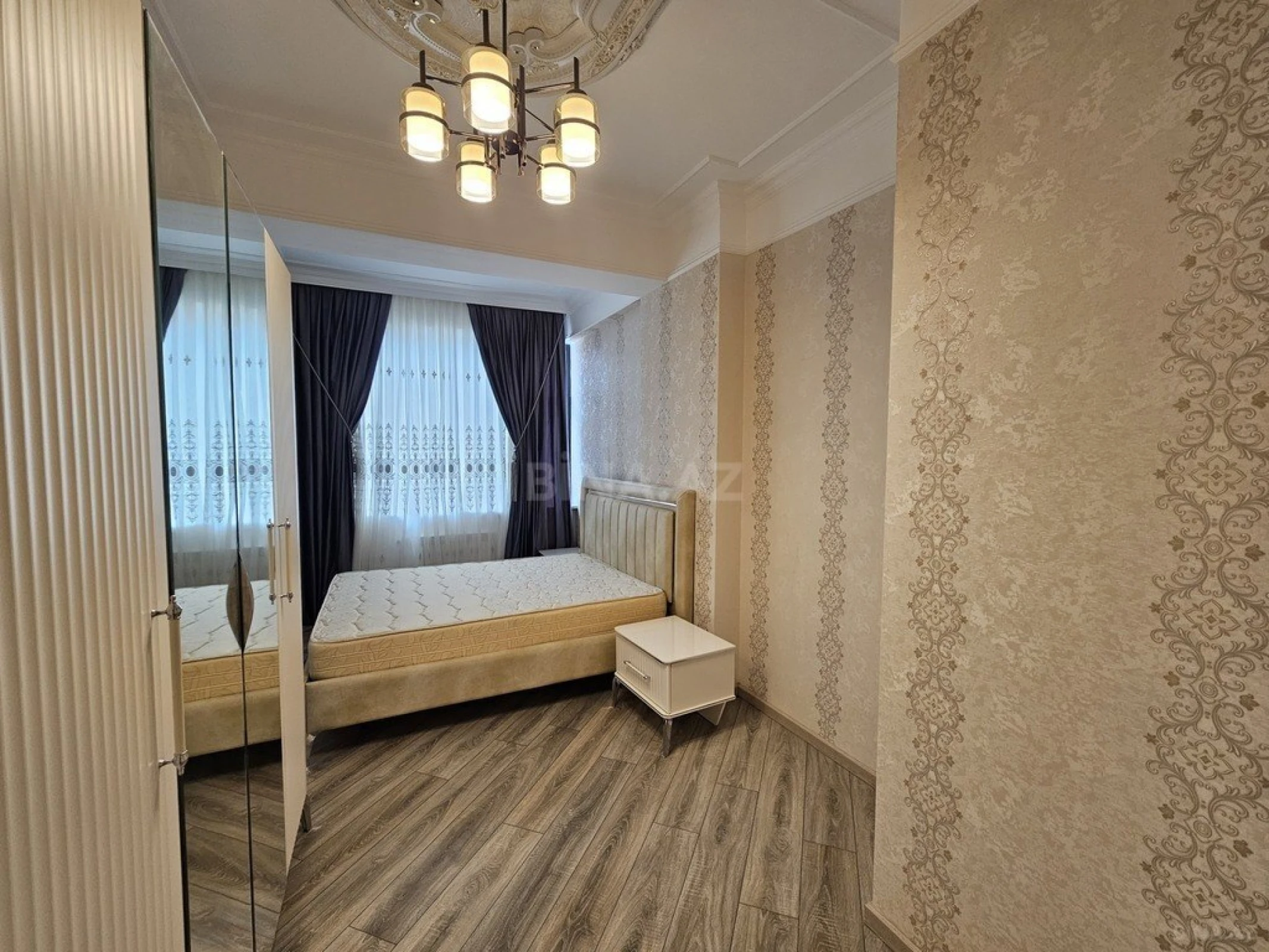 Satılır 2 otaqlı mənzil 72 m²