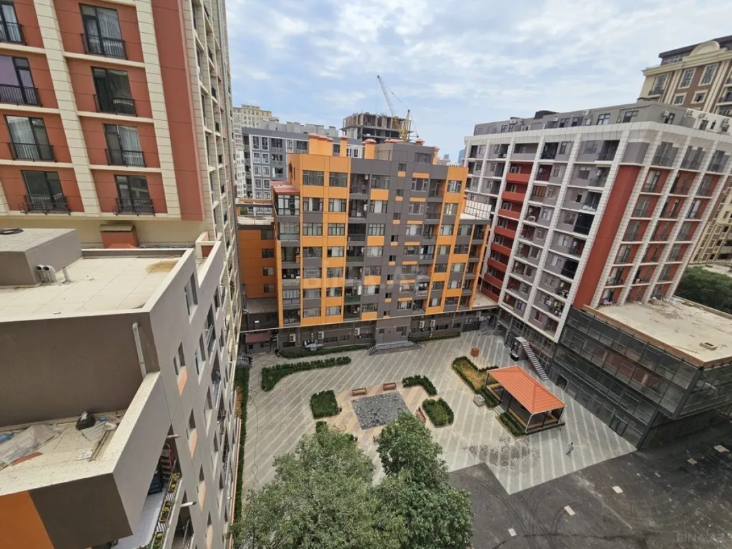 Satılır 2 otaqlı mənzil 72 m²
