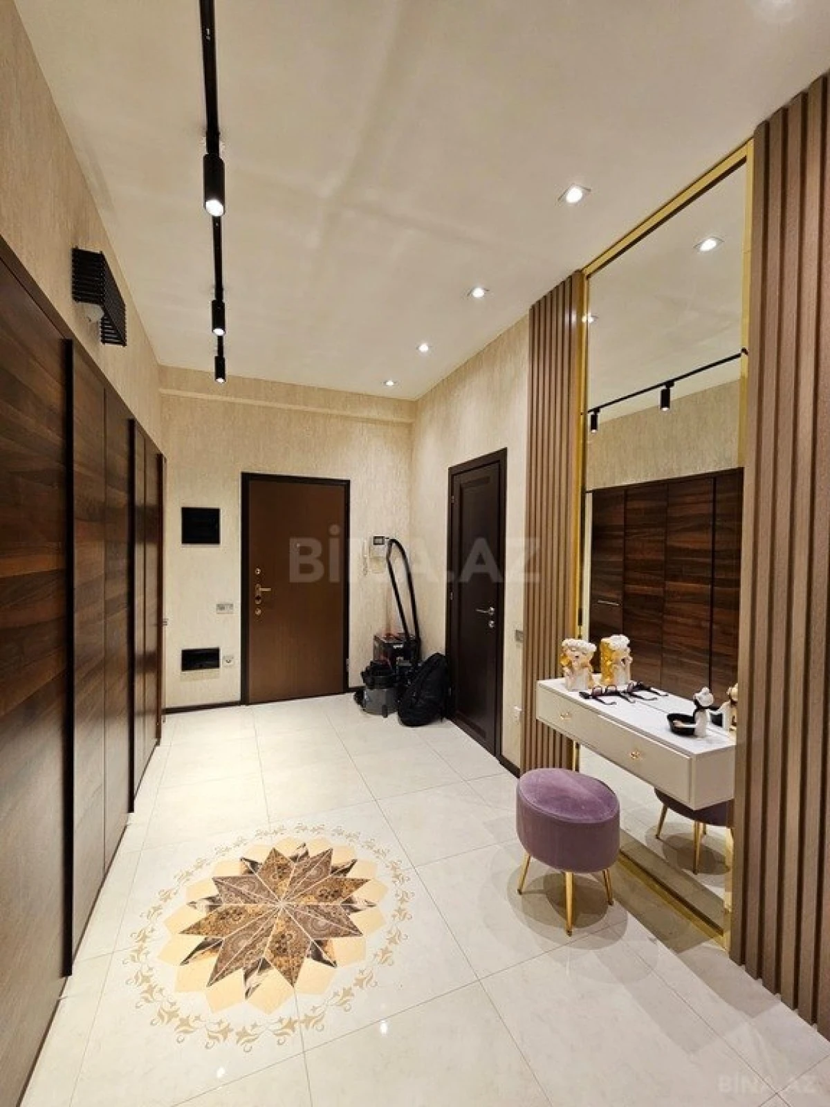 Satılır 3 otaqlı mənzil 140 m²