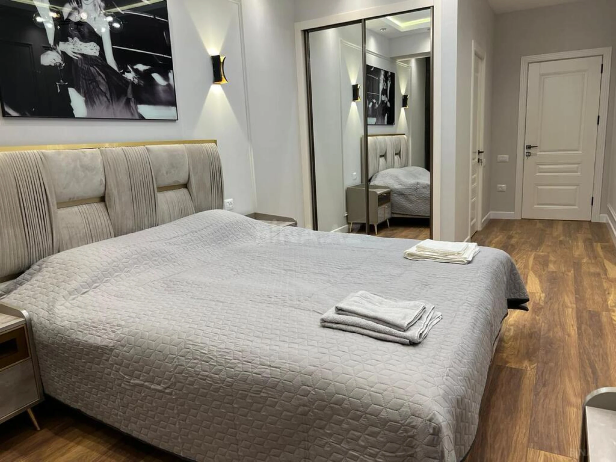 Satılır 3 otaqlı mənzil 140 m²