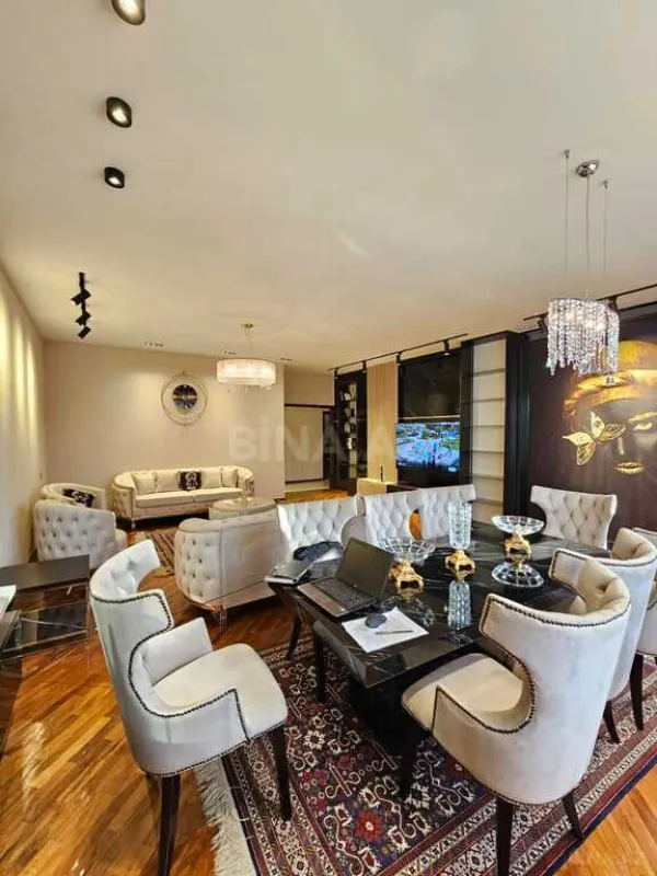 Satılır 3 otaqlı mənzil 140 m²