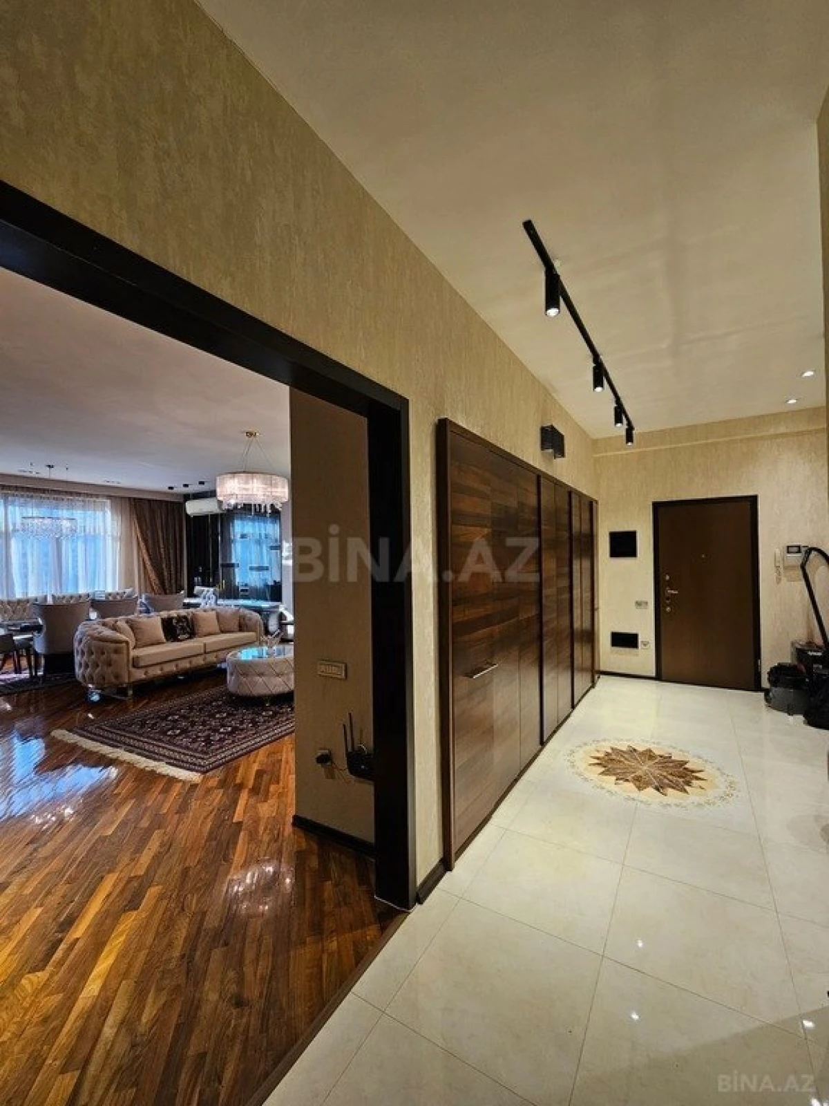 Satılır 3 otaqlı mənzil 140 m²