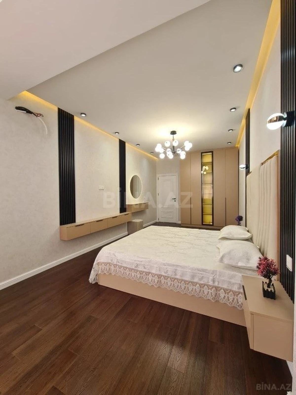 Satılır 3 otaqlı mənzil 140 m²