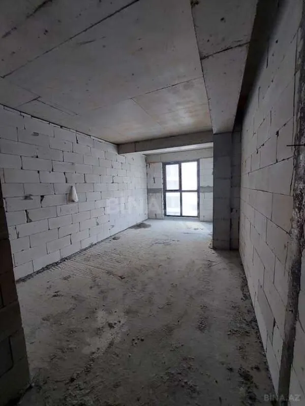 Satılır 4 otaqlı mənzil 303 m²