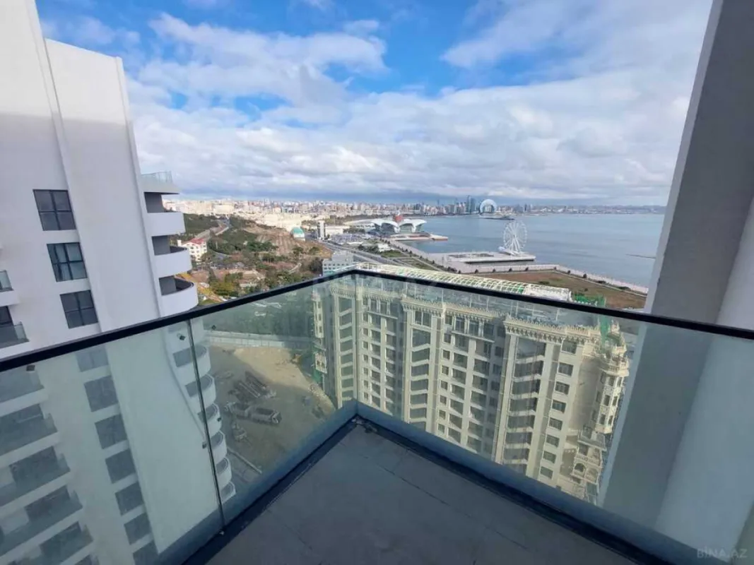 Satılır 4 otaqlı mənzil 303 m²