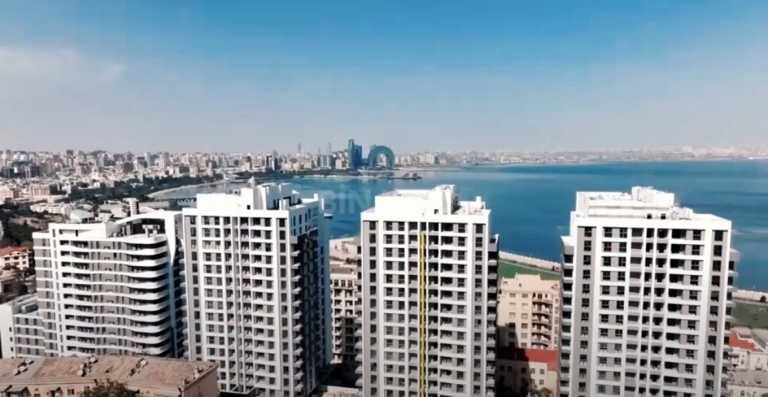 Satılır 4 otaqlı mənzil 303 m²
