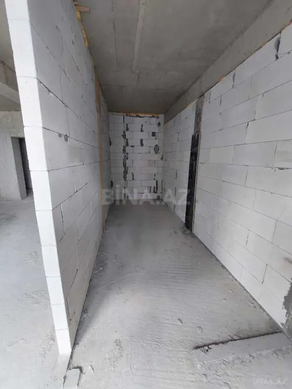 Satılır 4 otaqlı mənzil 303 m²
