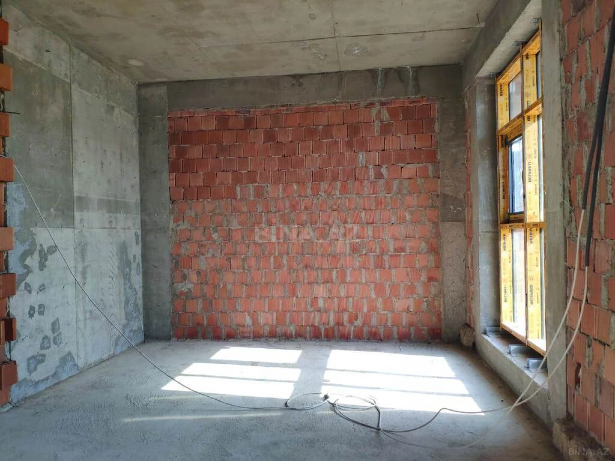 Satılır 2 otaqlı mənzil 98 m²