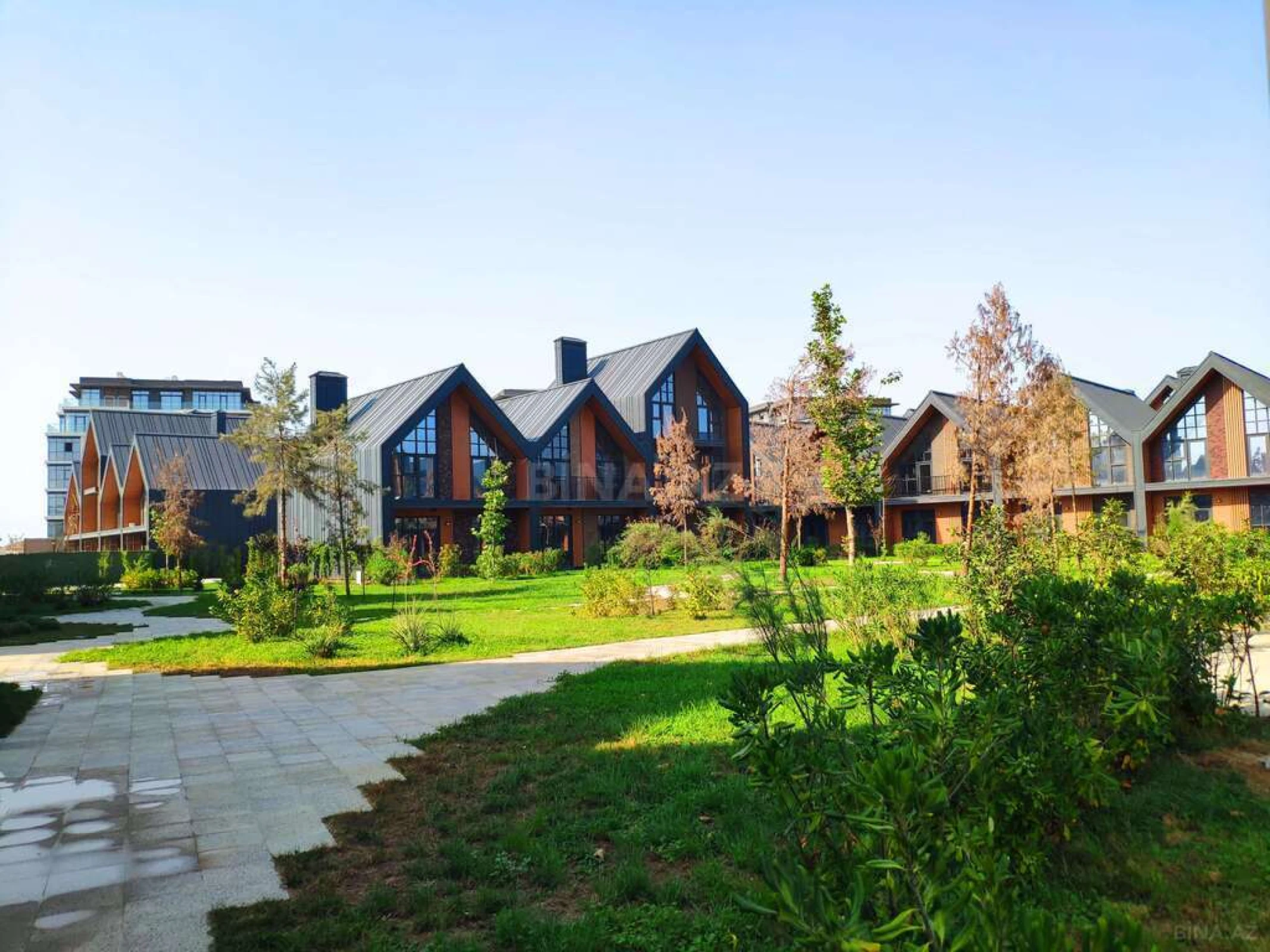 Satılır 2 otaqlı mənzil 98 m²