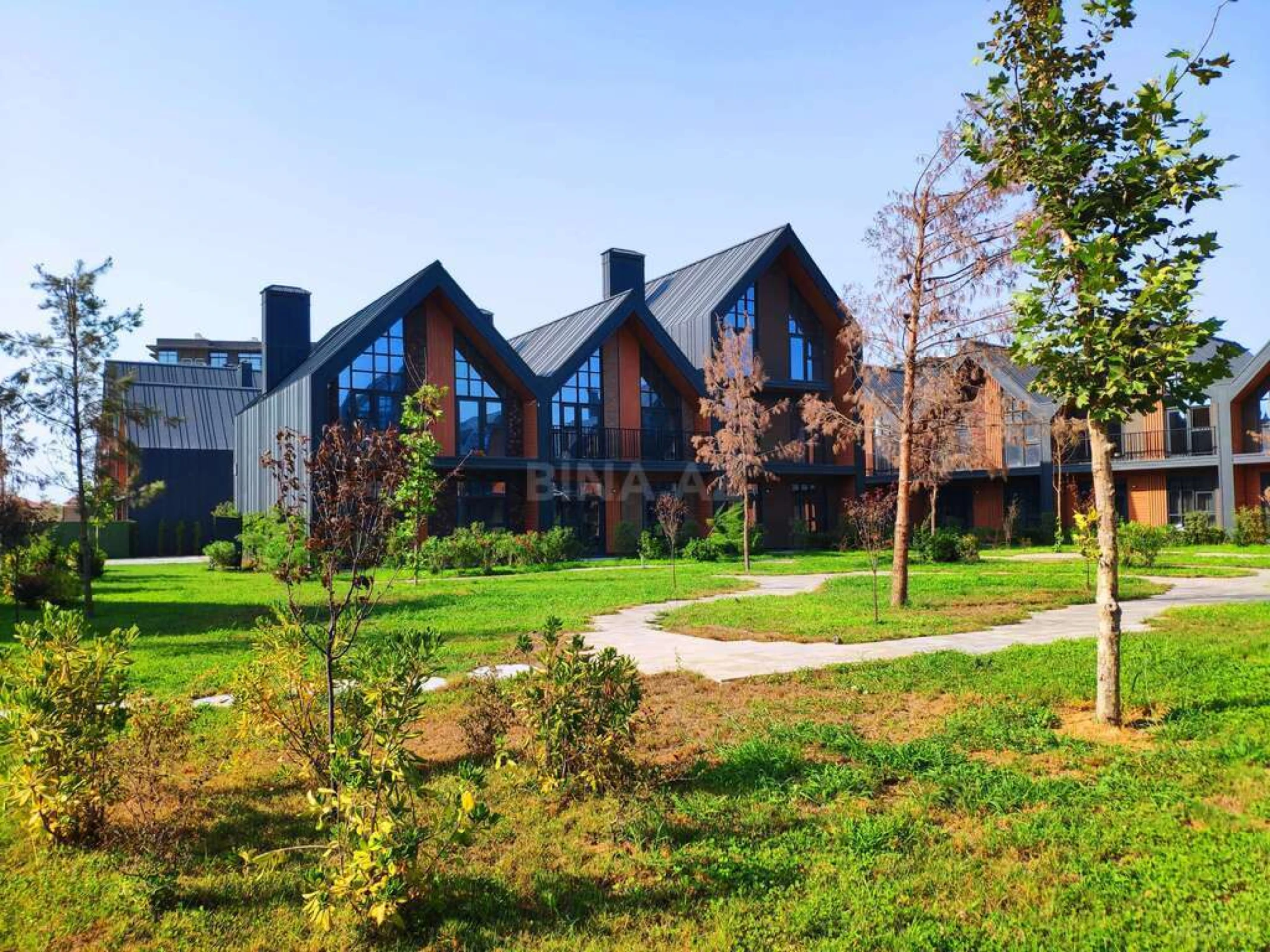 Satılır 2 otaqlı mənzil 98 m²