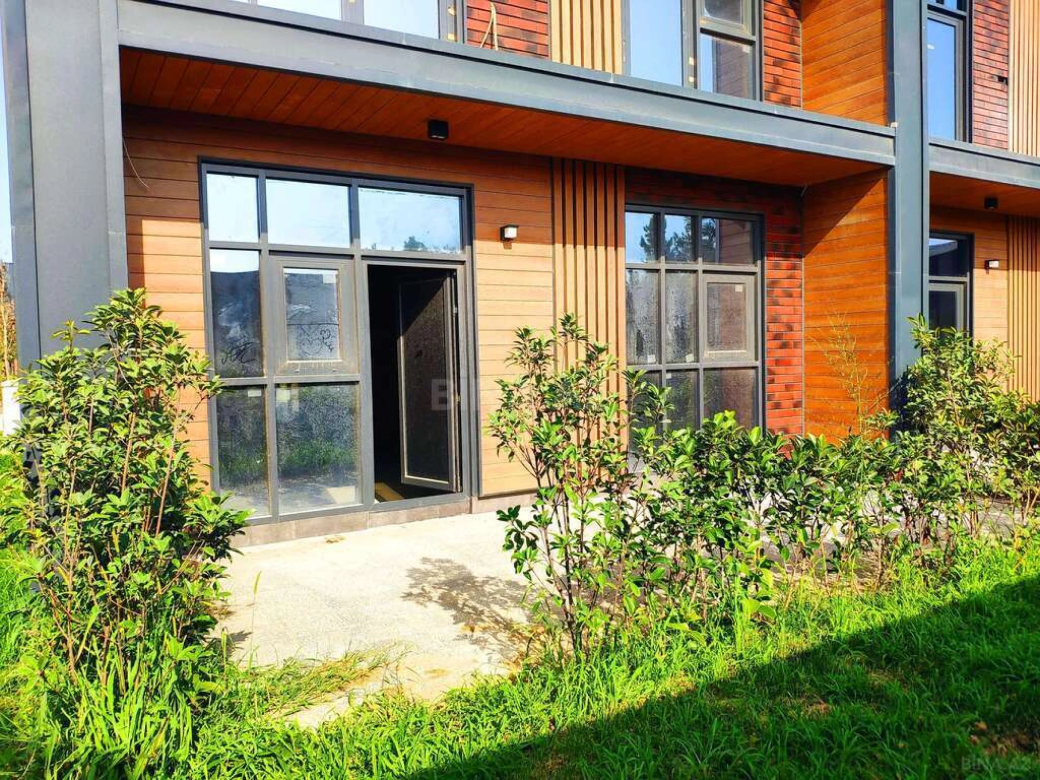 Satılır 2 otaqlı mənzil 98 m²