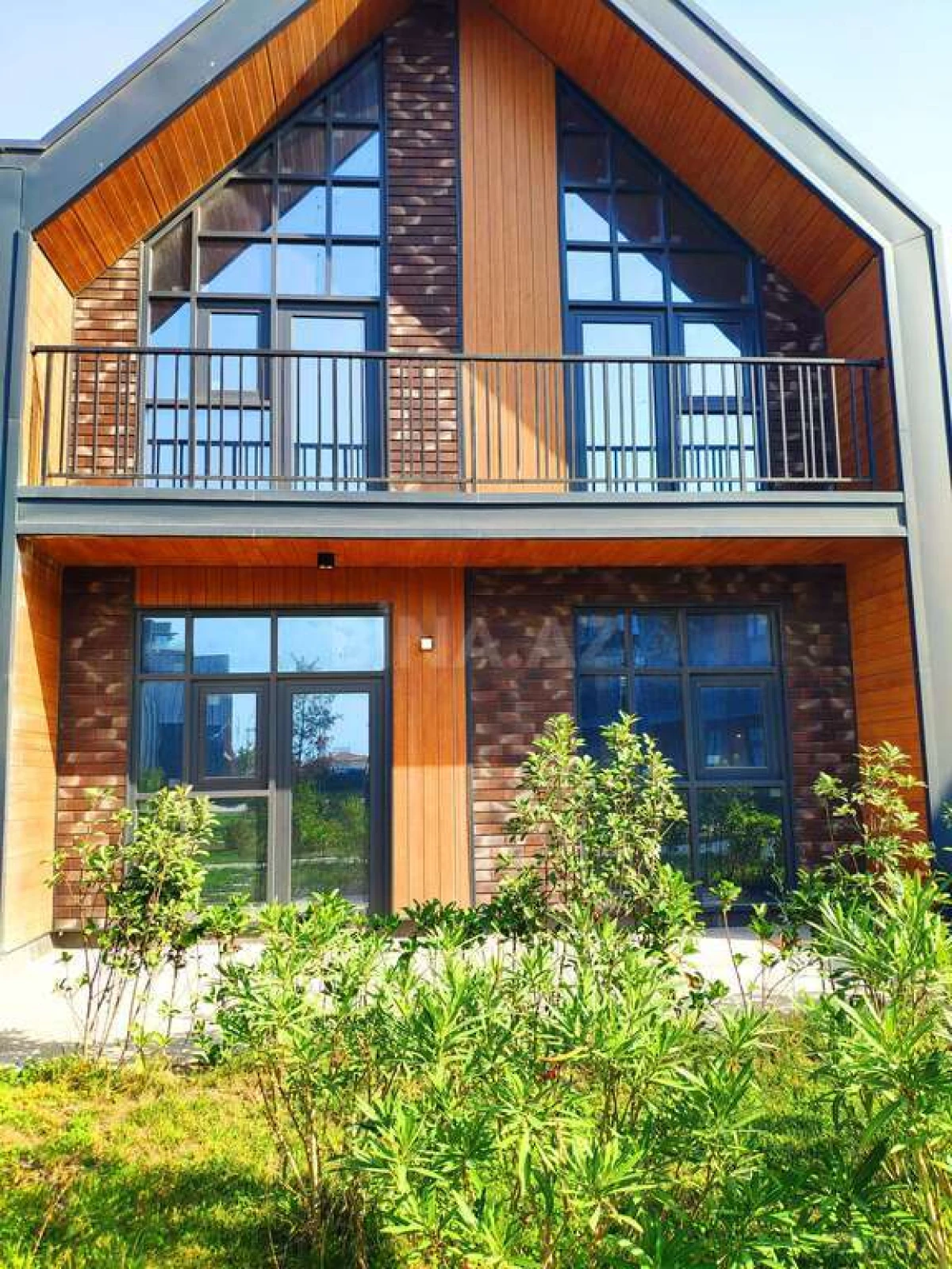 Satılır 2 otaqlı mənzil 98 m²