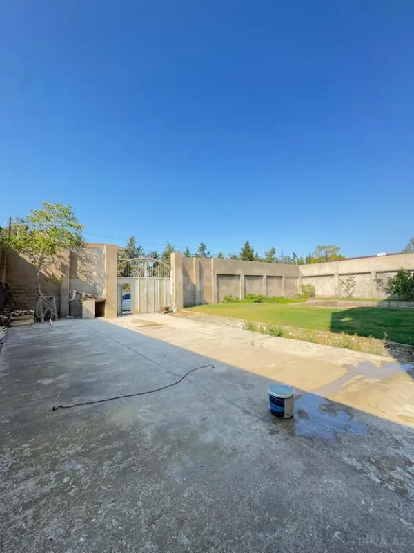 Satılır həyət evi 1400 m²