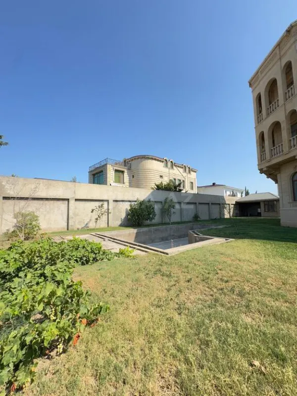 Satılır həyət evi 1400 m²