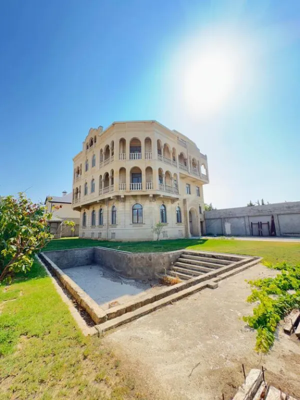 Satılır həyət evi 1400 m²