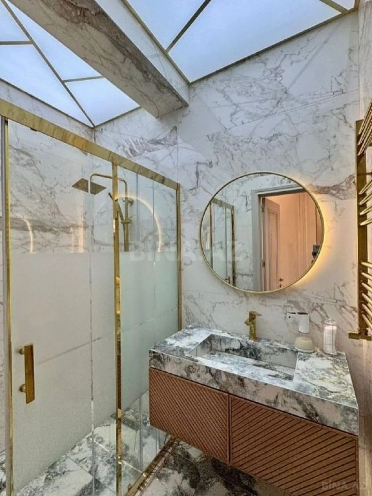 Satılır 3 otaqlı mənzil 126 m²