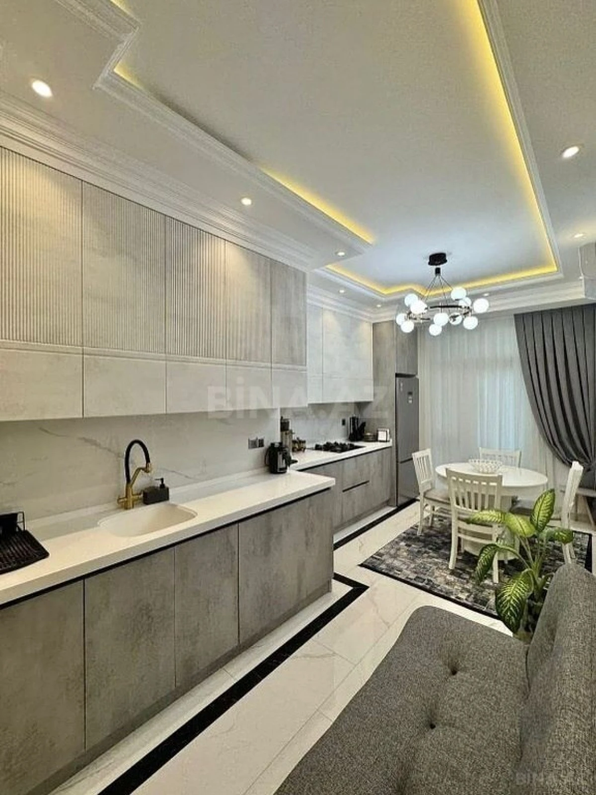 Satılır 3 otaqlı mənzil 126 m²