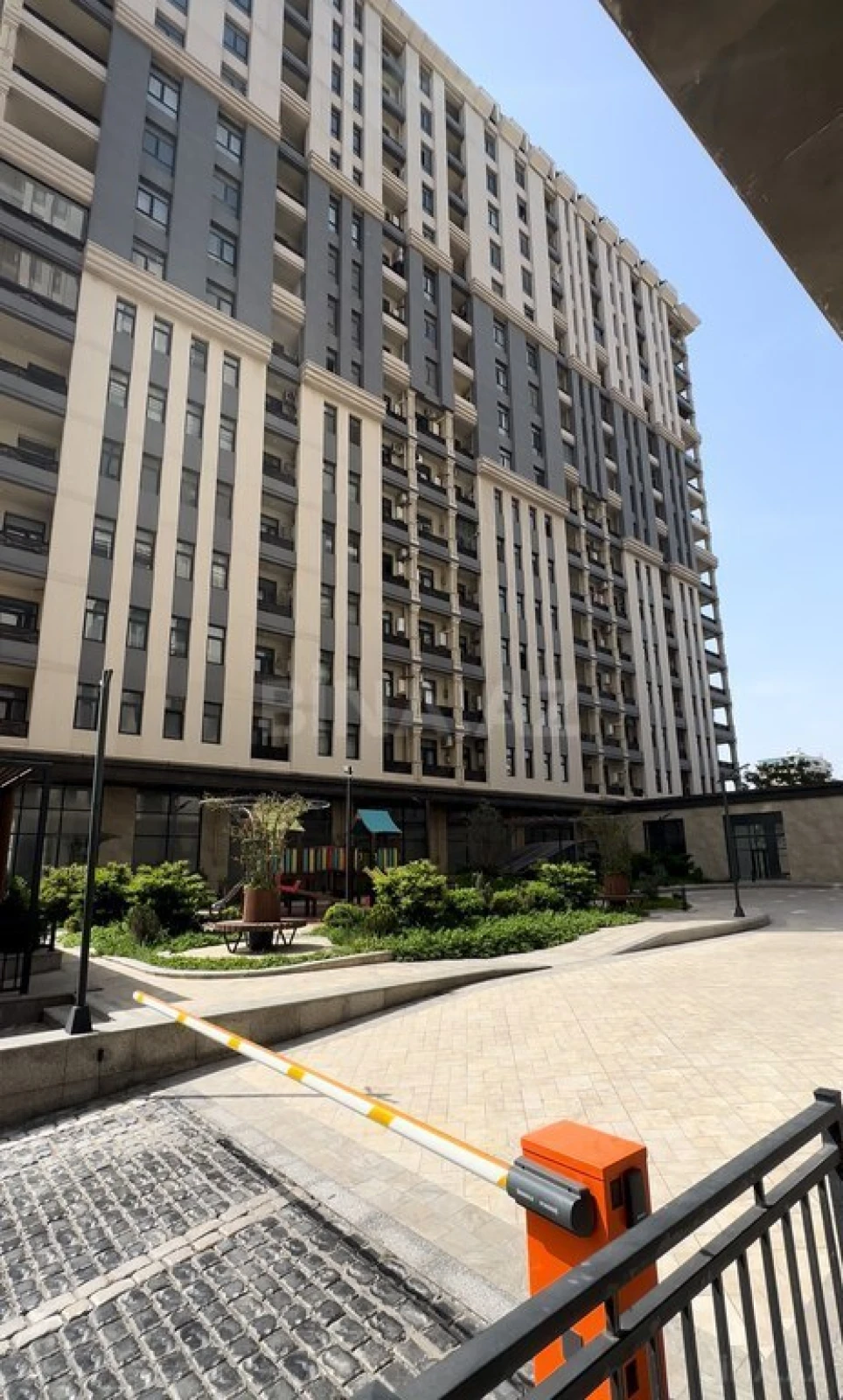 Satılır 3 otaqlı mənzil 126 m²