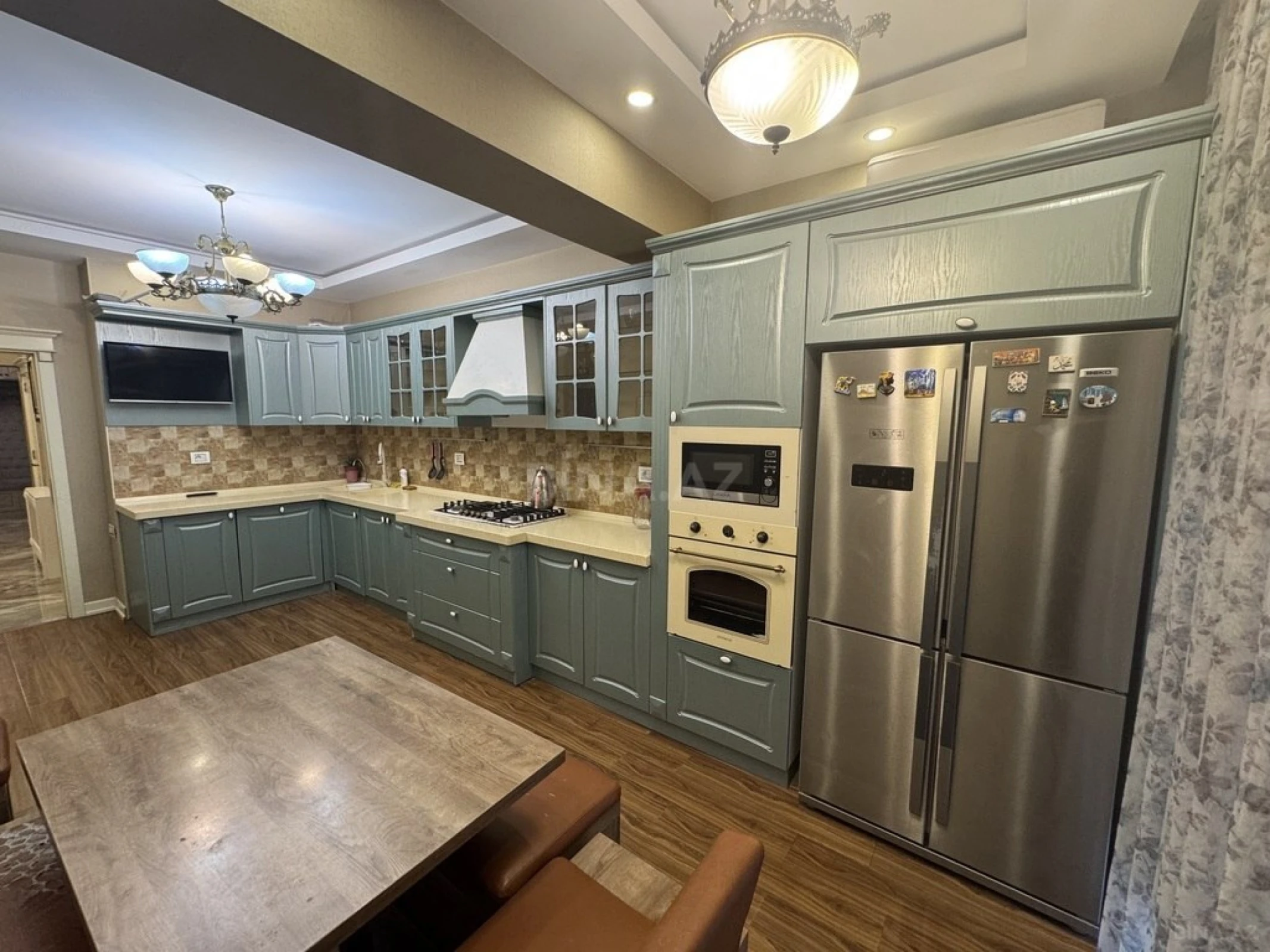 Kirayə verilir 4 otaqlı mənzil 181 m²