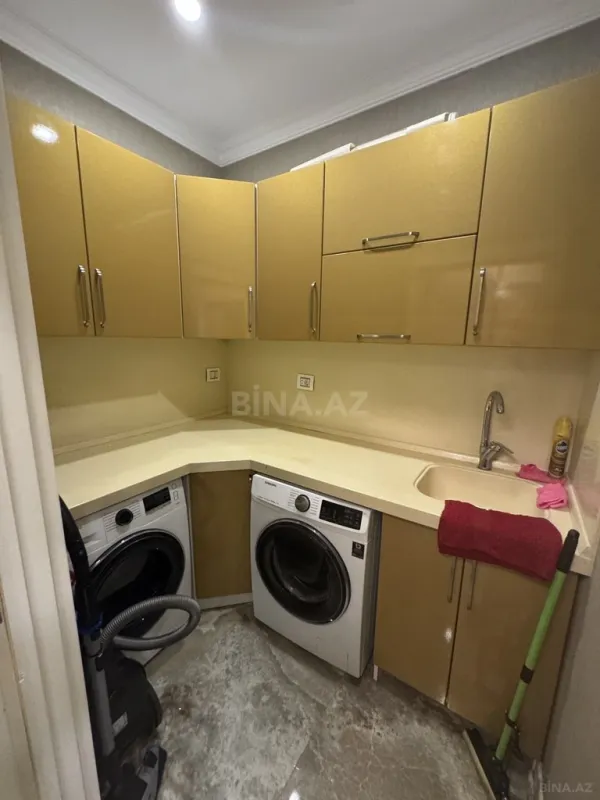 Kirayə verilir 4 otaqlı mənzil 181 m²