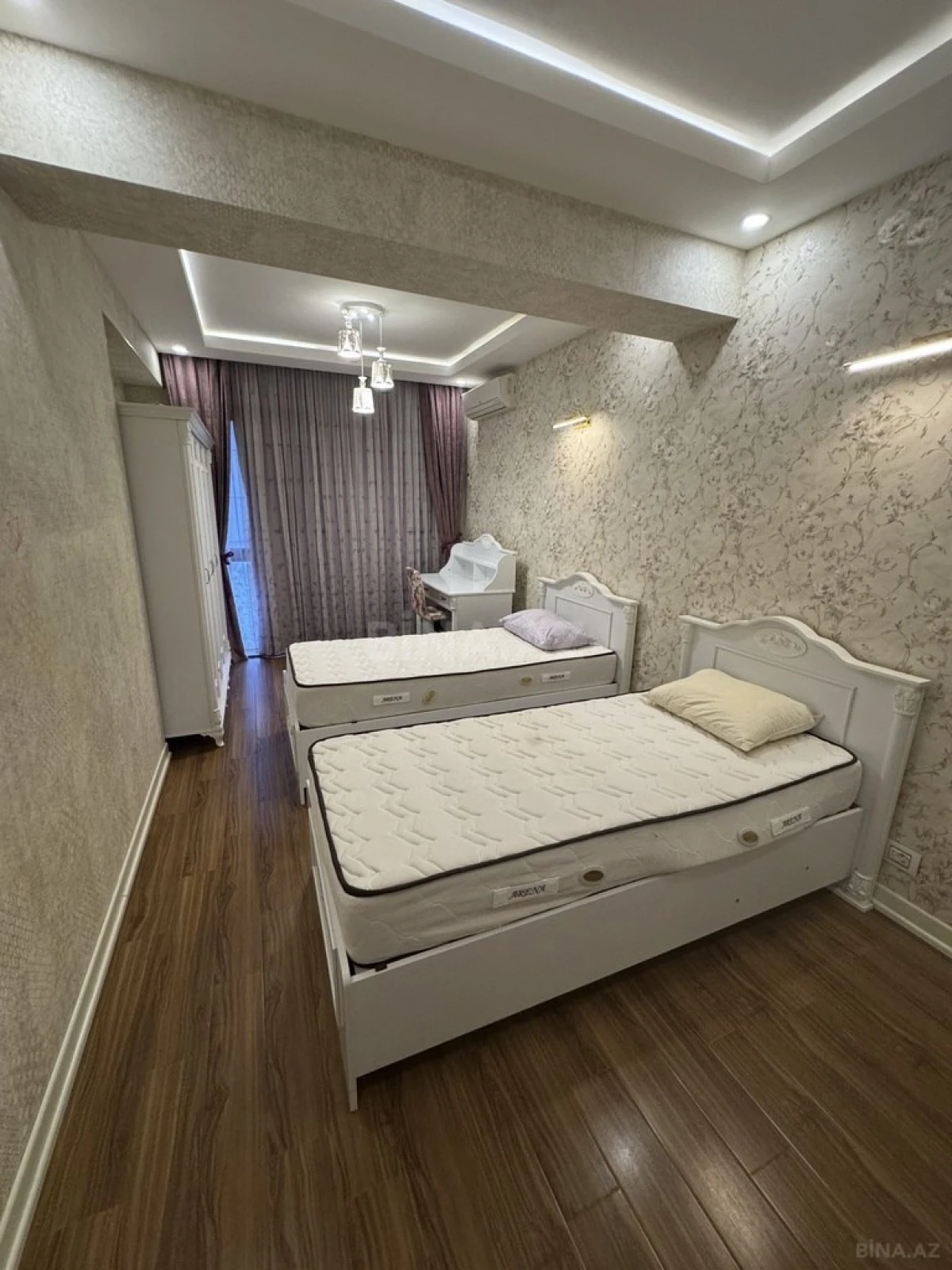 Kirayə verilir 4 otaqlı mənzil 181 m²