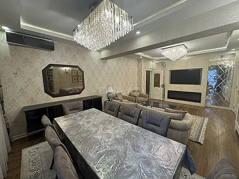 Kirayə verilir 4 otaqlı mənzil 181 m²