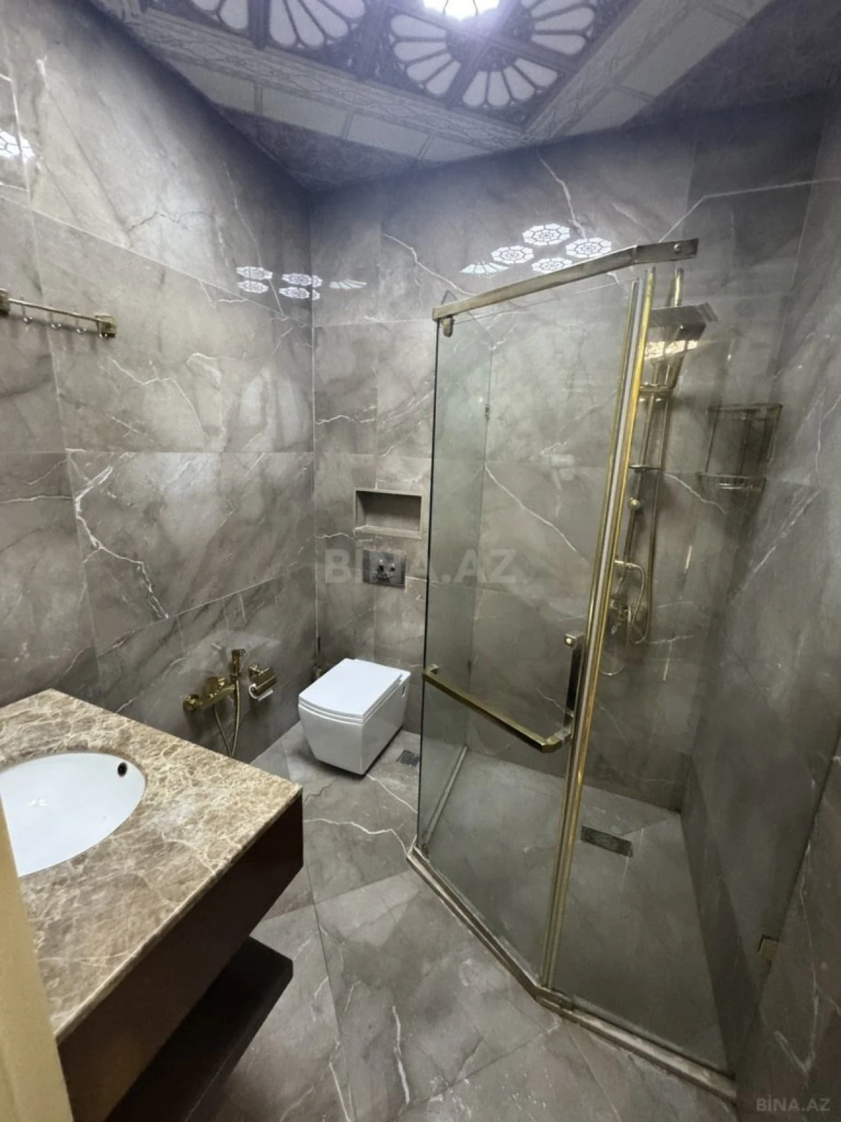 Kirayə verilir 4 otaqlı mənzil 181 m²