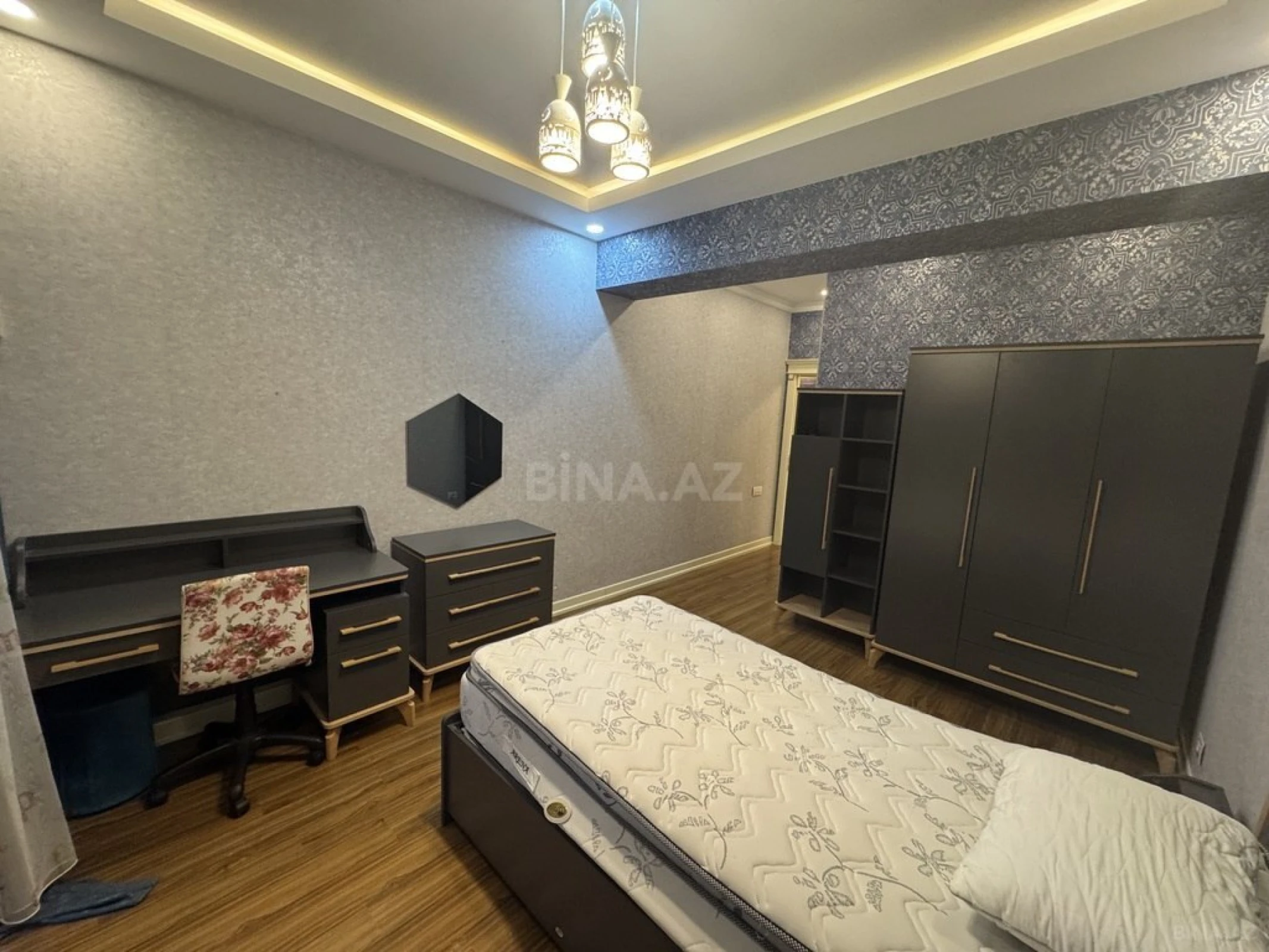 Kirayə verilir 4 otaqlı mənzil 181 m²