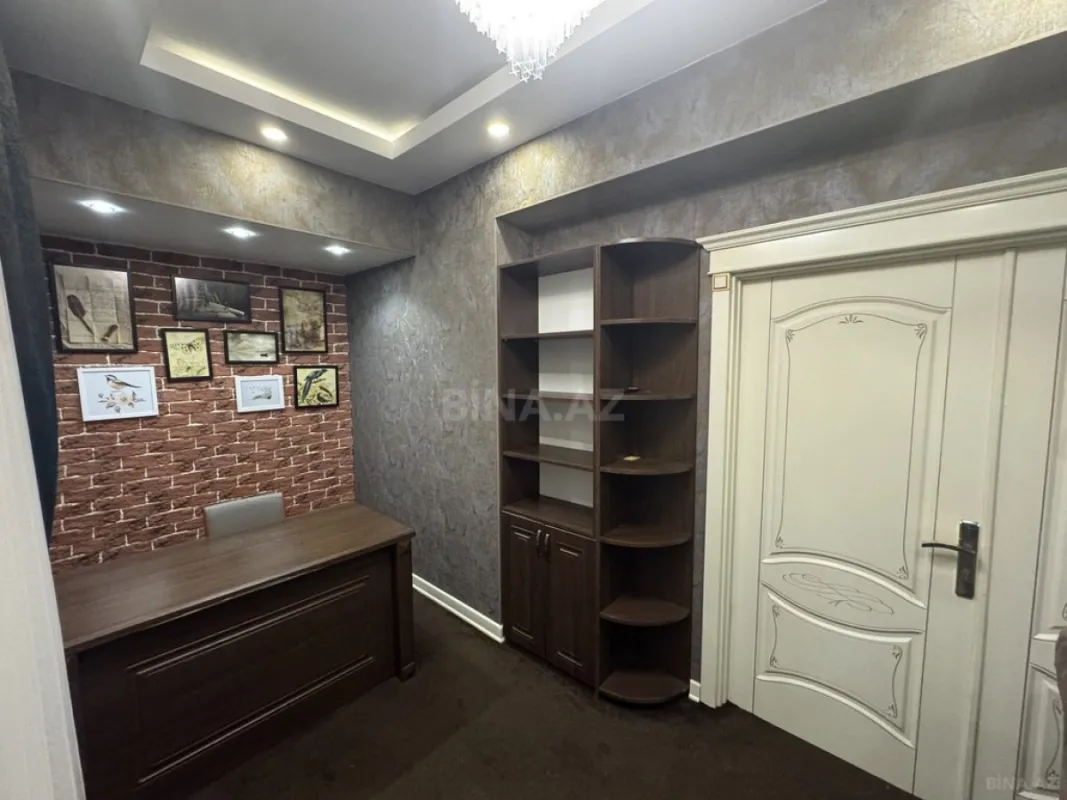 Kirayə verilir 4 otaqlı mənzil 181 m²