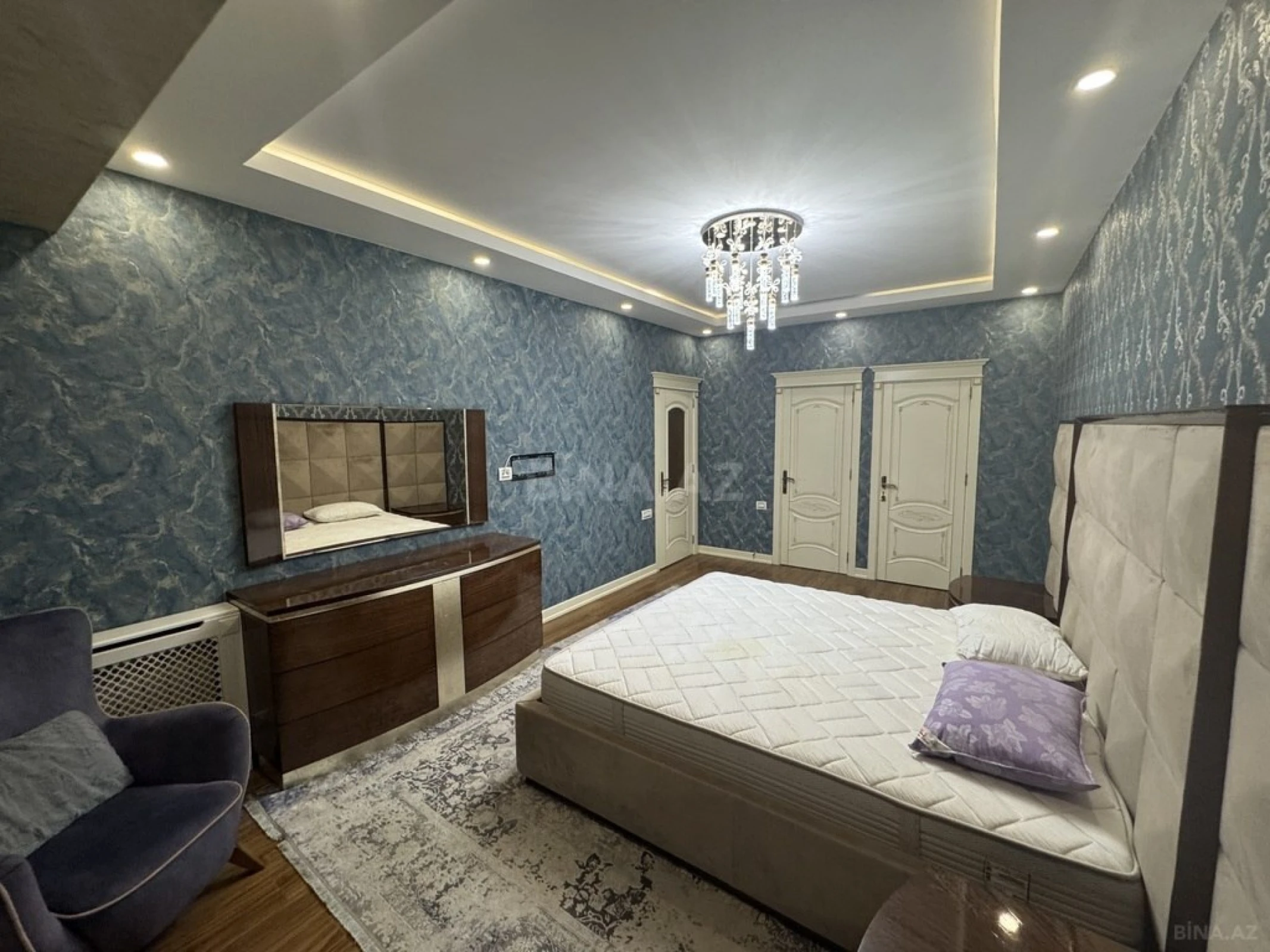 Kirayə verilir 4 otaqlı mənzil 181 m²