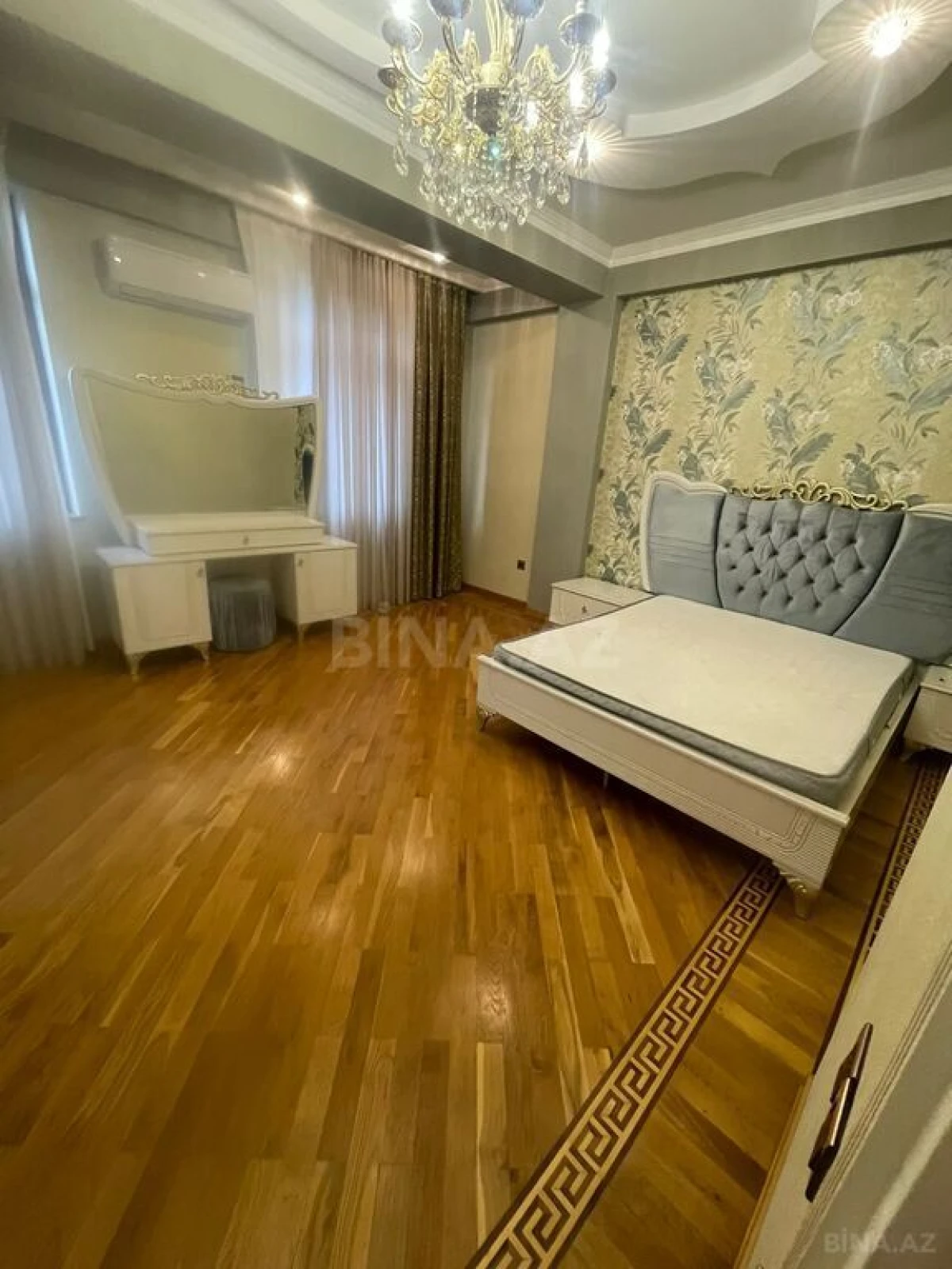 Satılır 3 otaqlı mənzil 125 m²