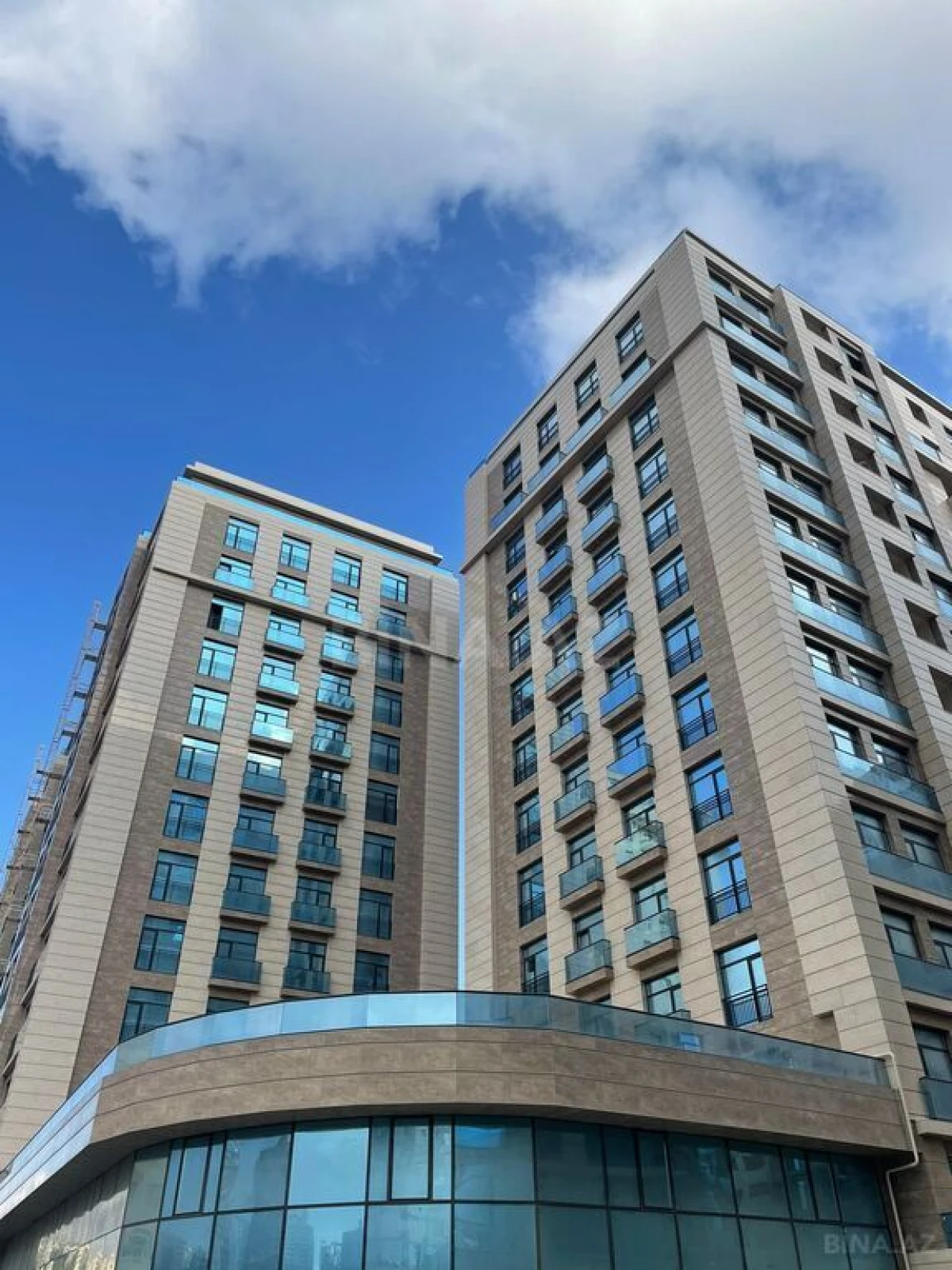 Satılır 3 otaqlı mənzil 119 m²