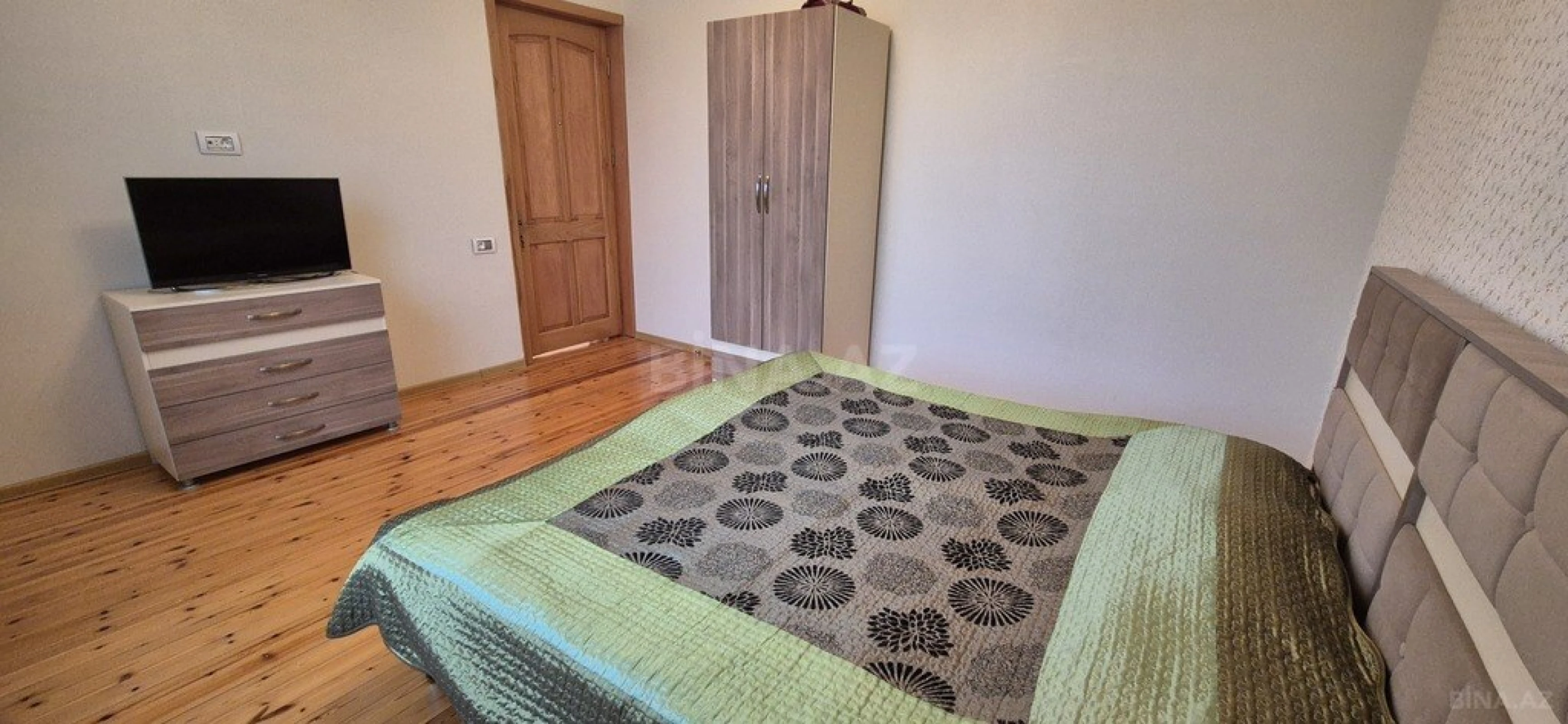Satılır 8 otaqlı həyət evi 250 m²