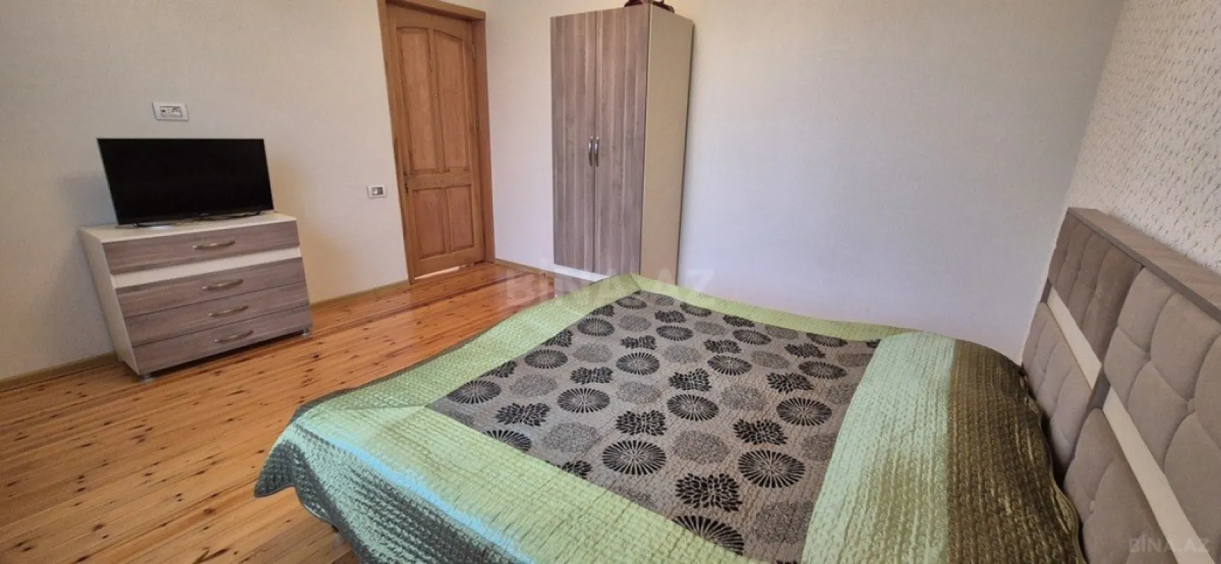 Satılır 8 otaqlı həyət evi 250 m²