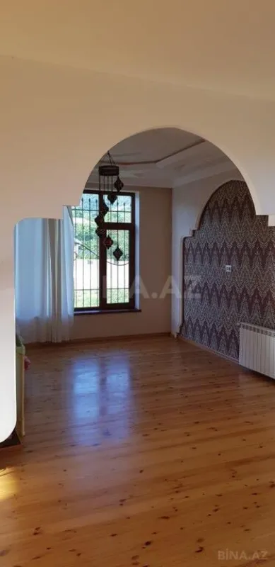 Satılır 8 otaqlı həyət evi 250 m²