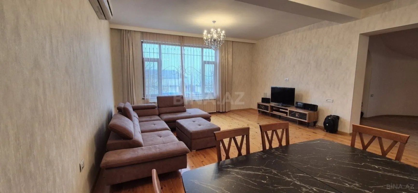 Satılır 8 otaqlı həyət evi 250 m²