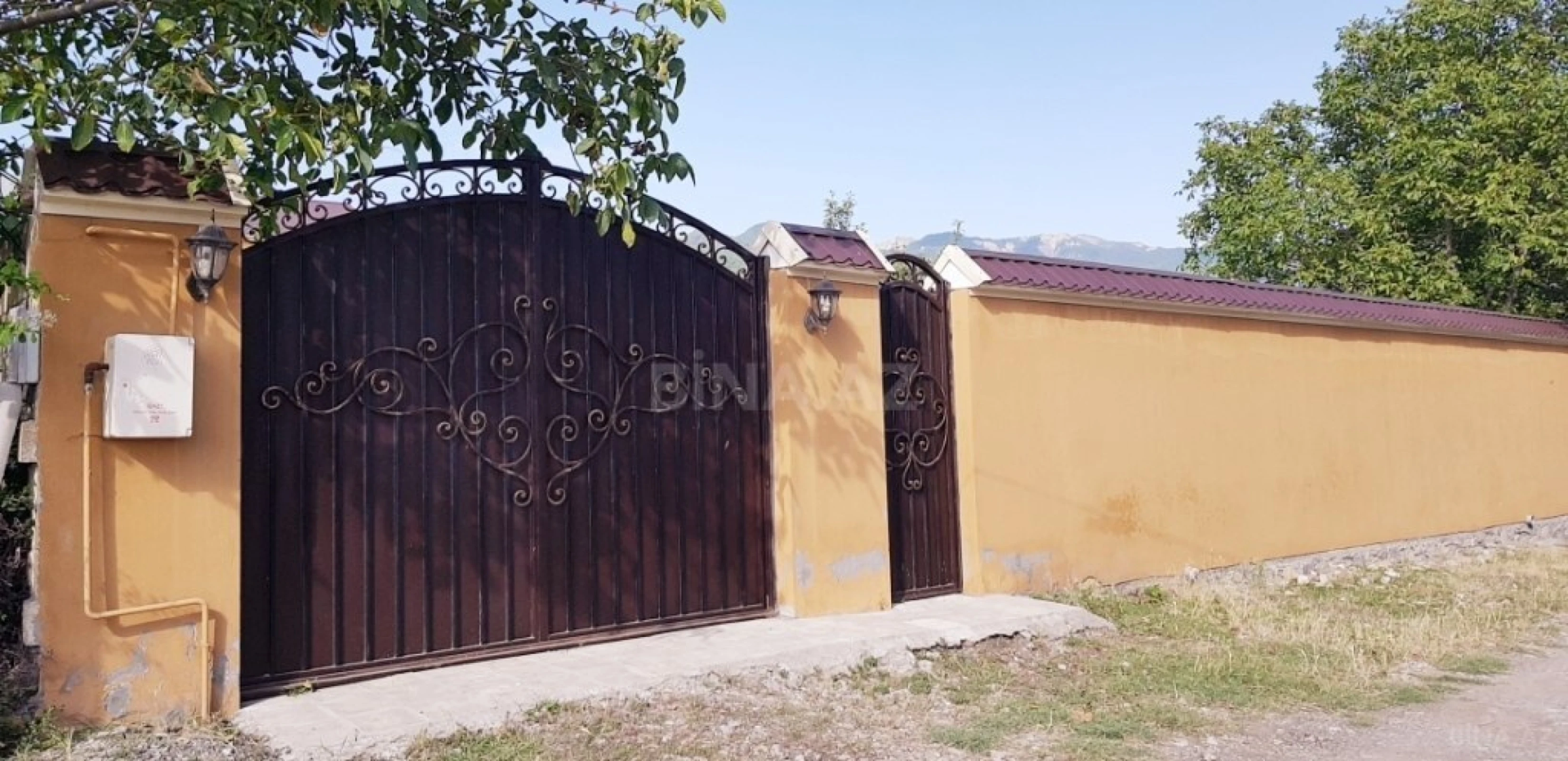 Satılır 8 otaqlı həyət evi 250 m²