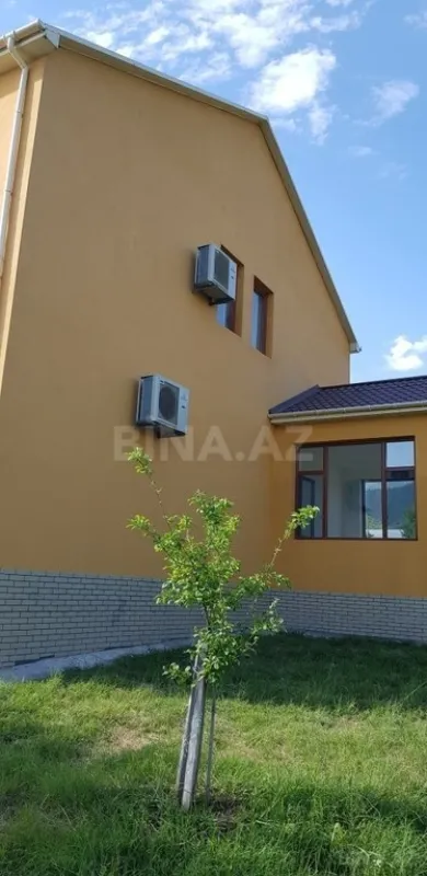 Satılır 8 otaqlı həyət evi 250 m²