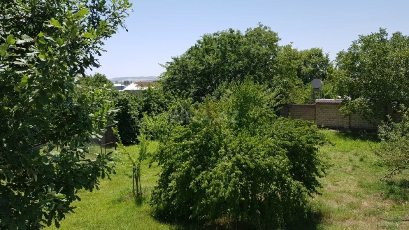 Satılır 8 otaqlı həyət evi 250 m²