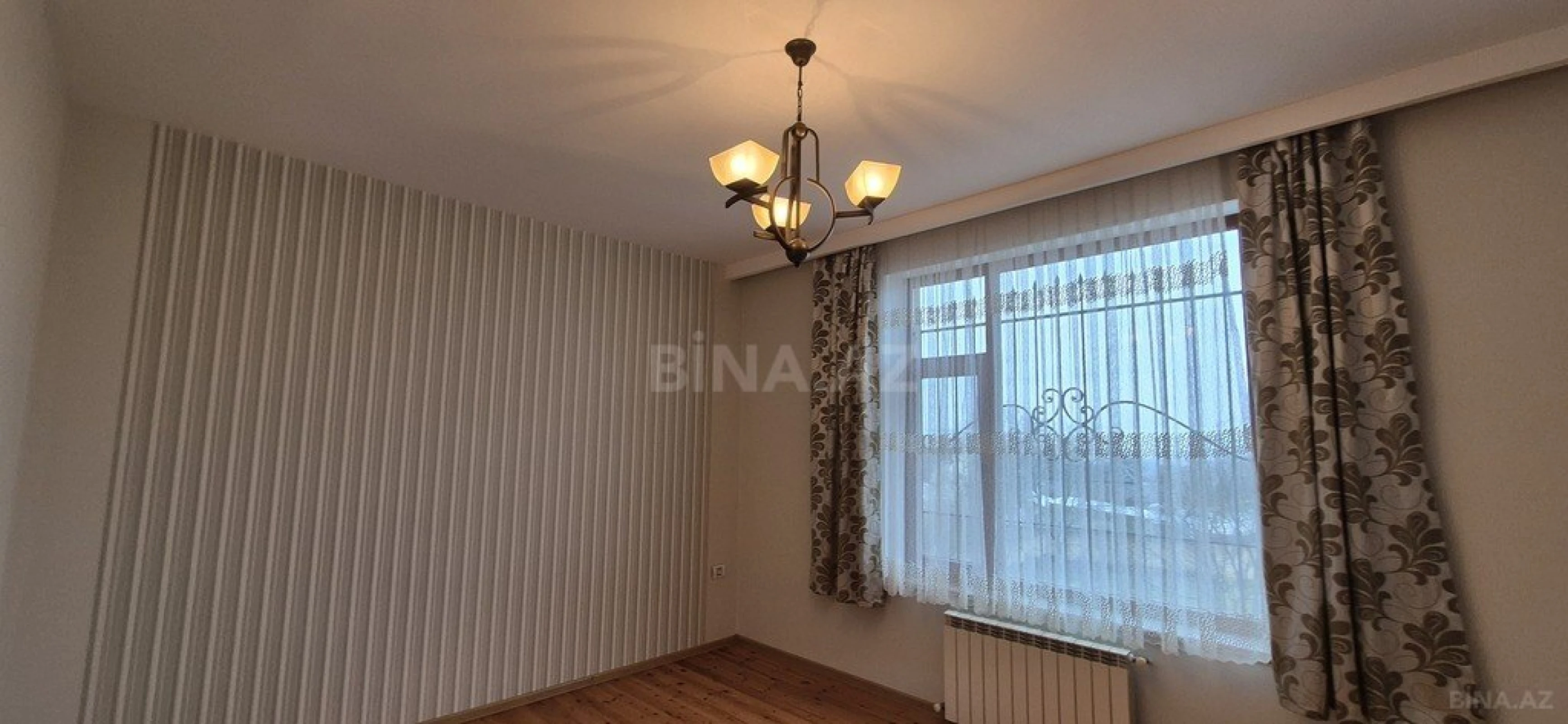 Satılır 8 otaqlı həyət evi 250 m²