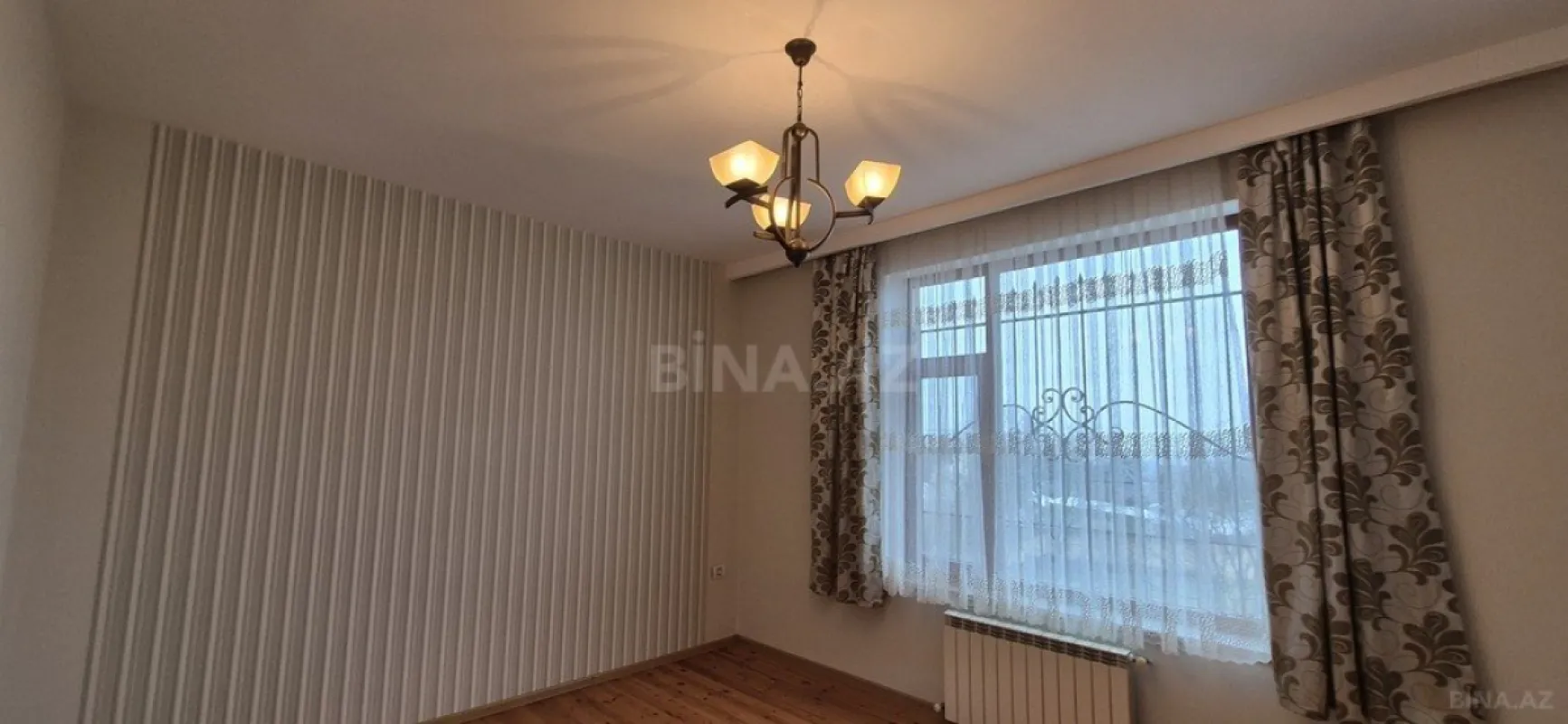 Satılır 8 otaqlı həyət evi 250 m²