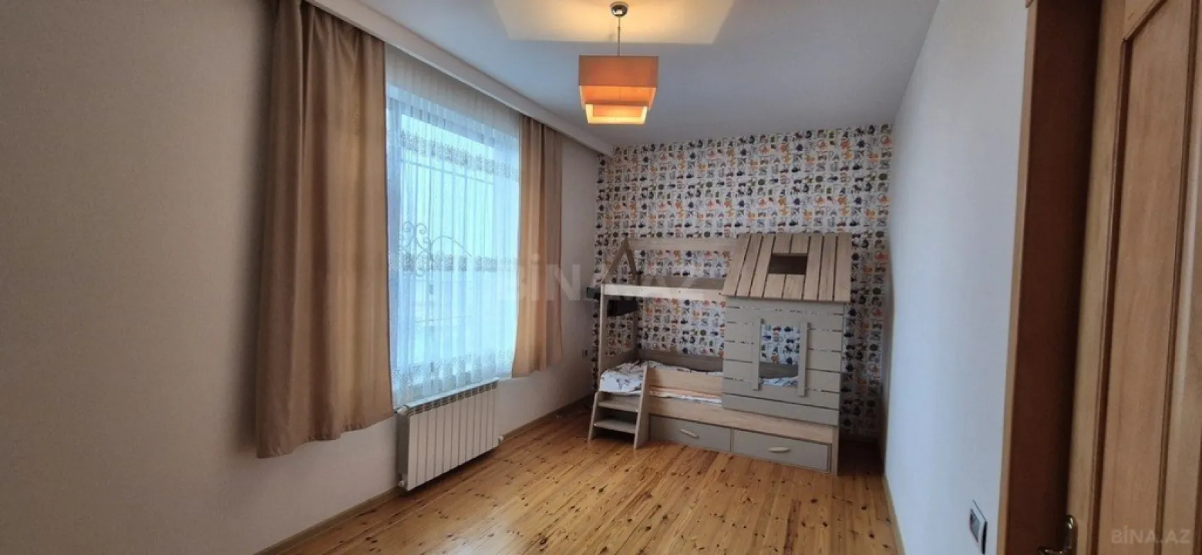 Satılır 8 otaqlı həyət evi 250 m²