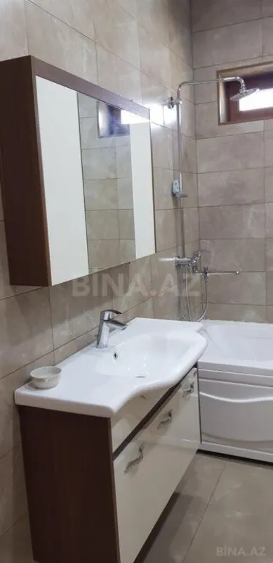 Satılır 8 otaqlı həyət evi 250 m²