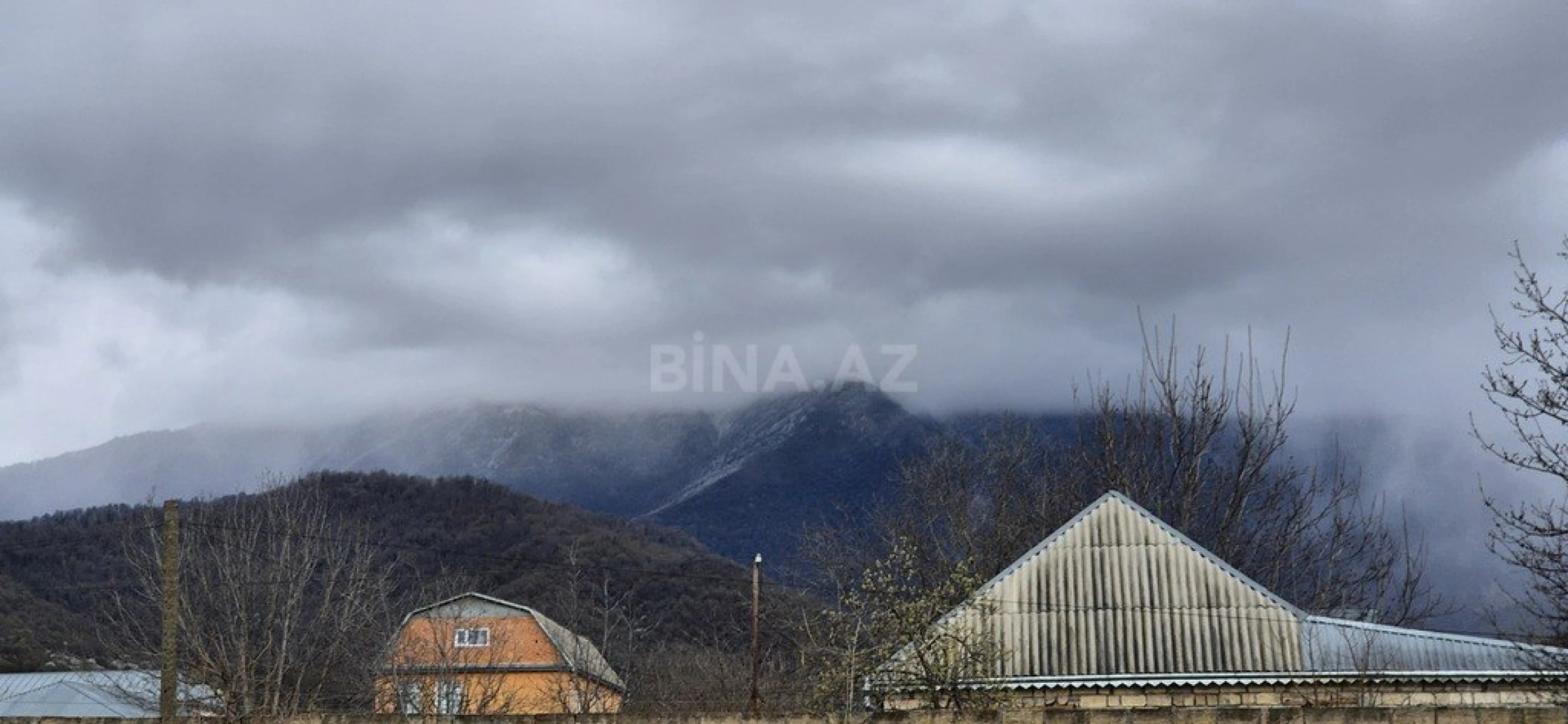 Satılır 8 otaqlı həyət evi 250 m²