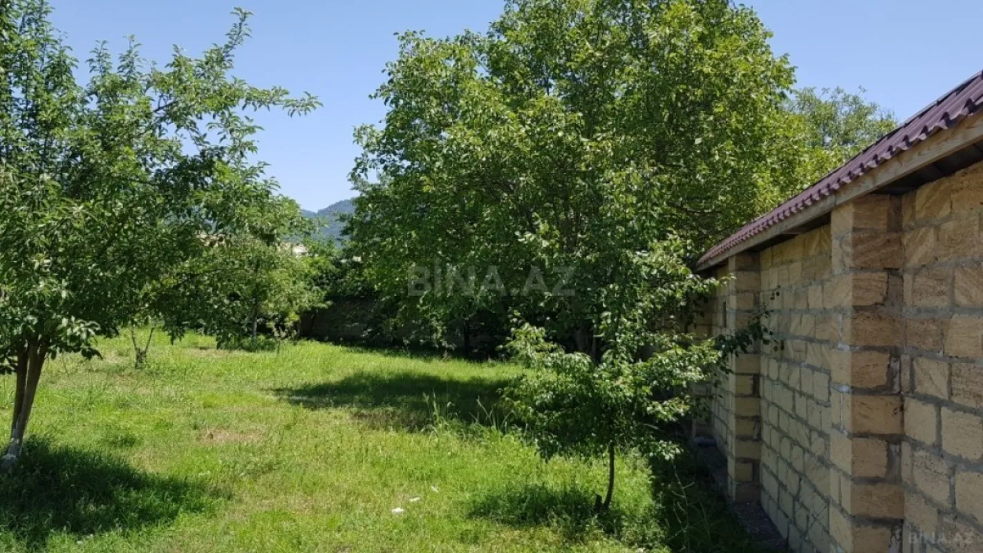 Satılır 8 otaqlı həyət evi 250 m²