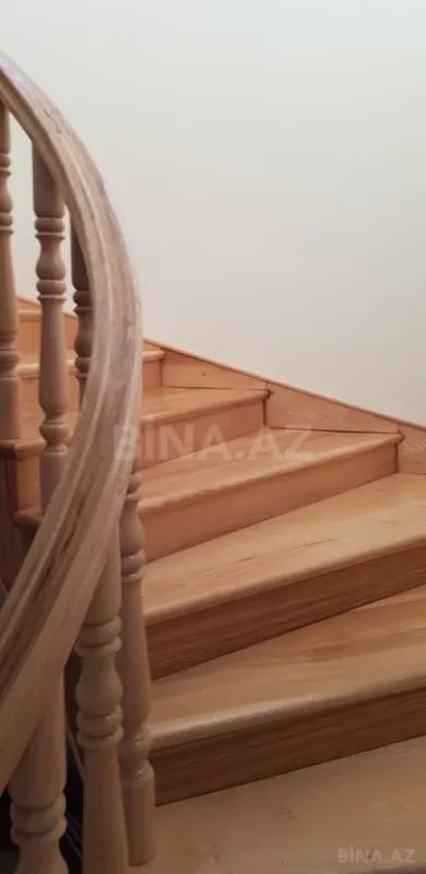 Satılır 8 otaqlı həyət evi 250 m²