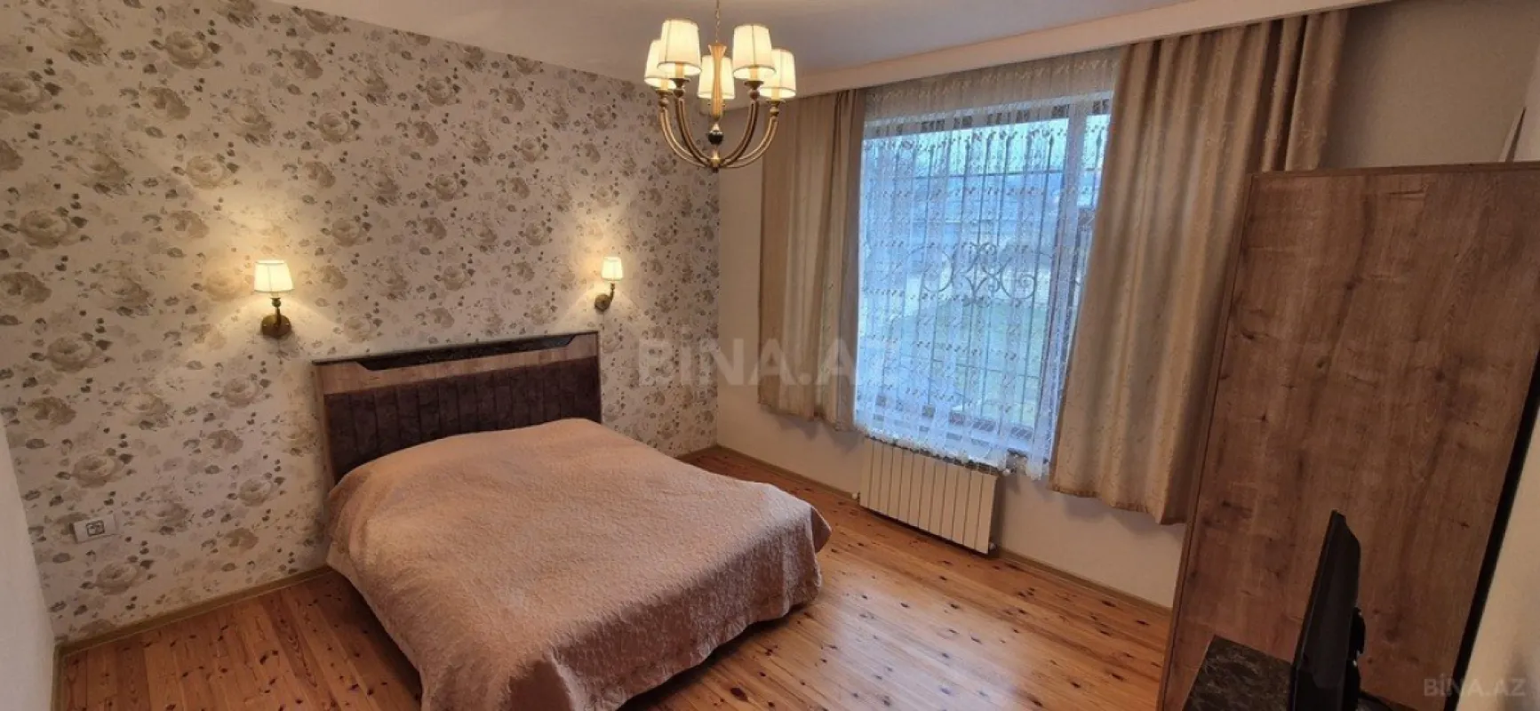 Satılır 8 otaqlı həyət evi 250 m²