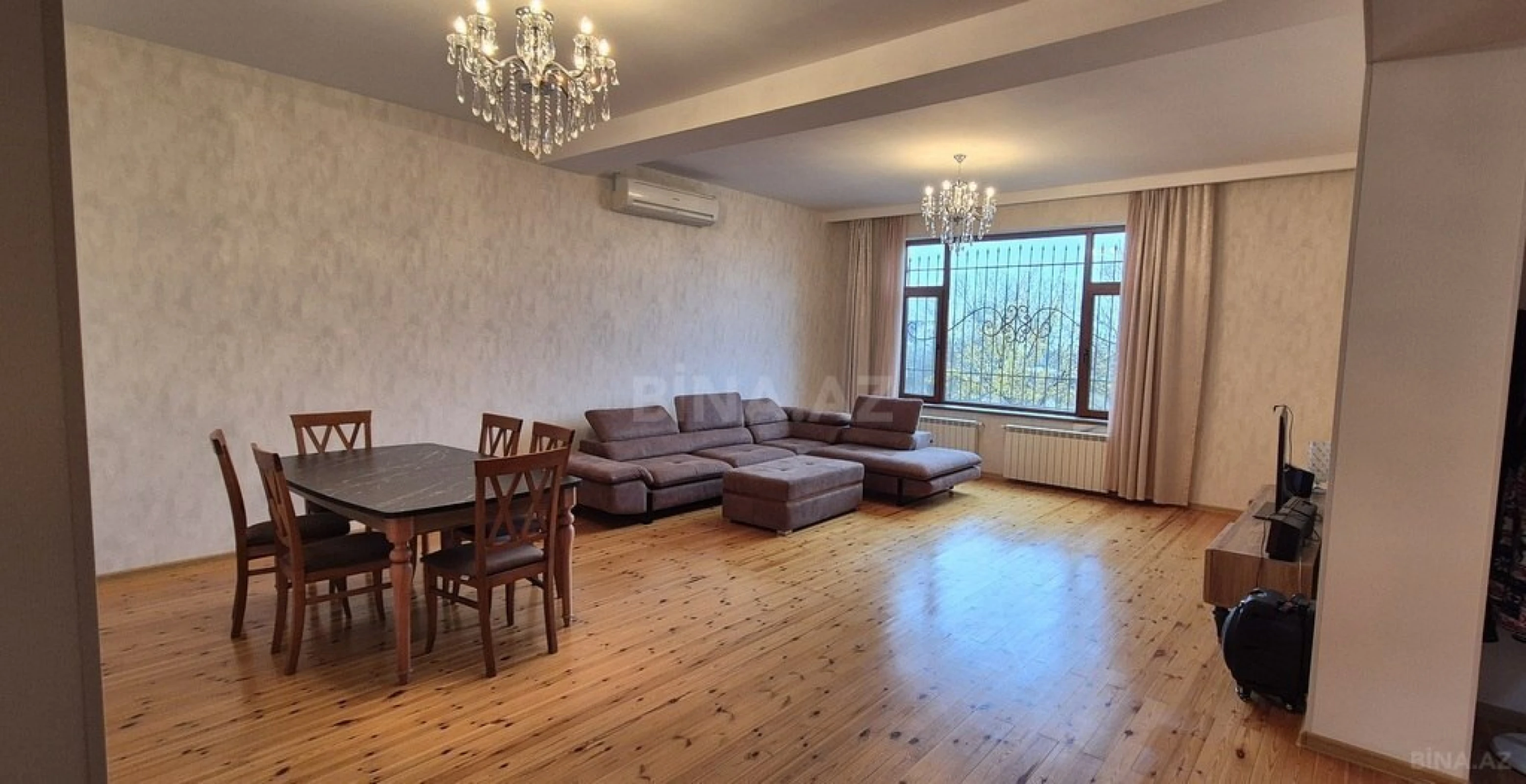 Satılır 8 otaqlı həyət evi 250 m²